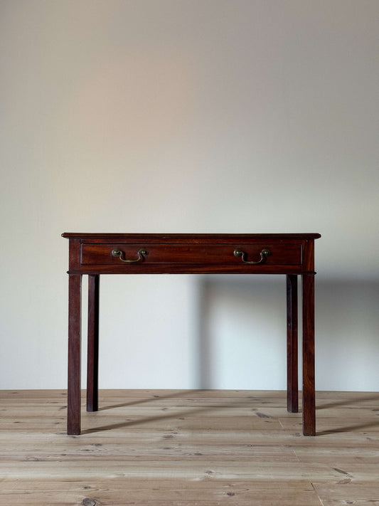Georgian mahogany table with drawer