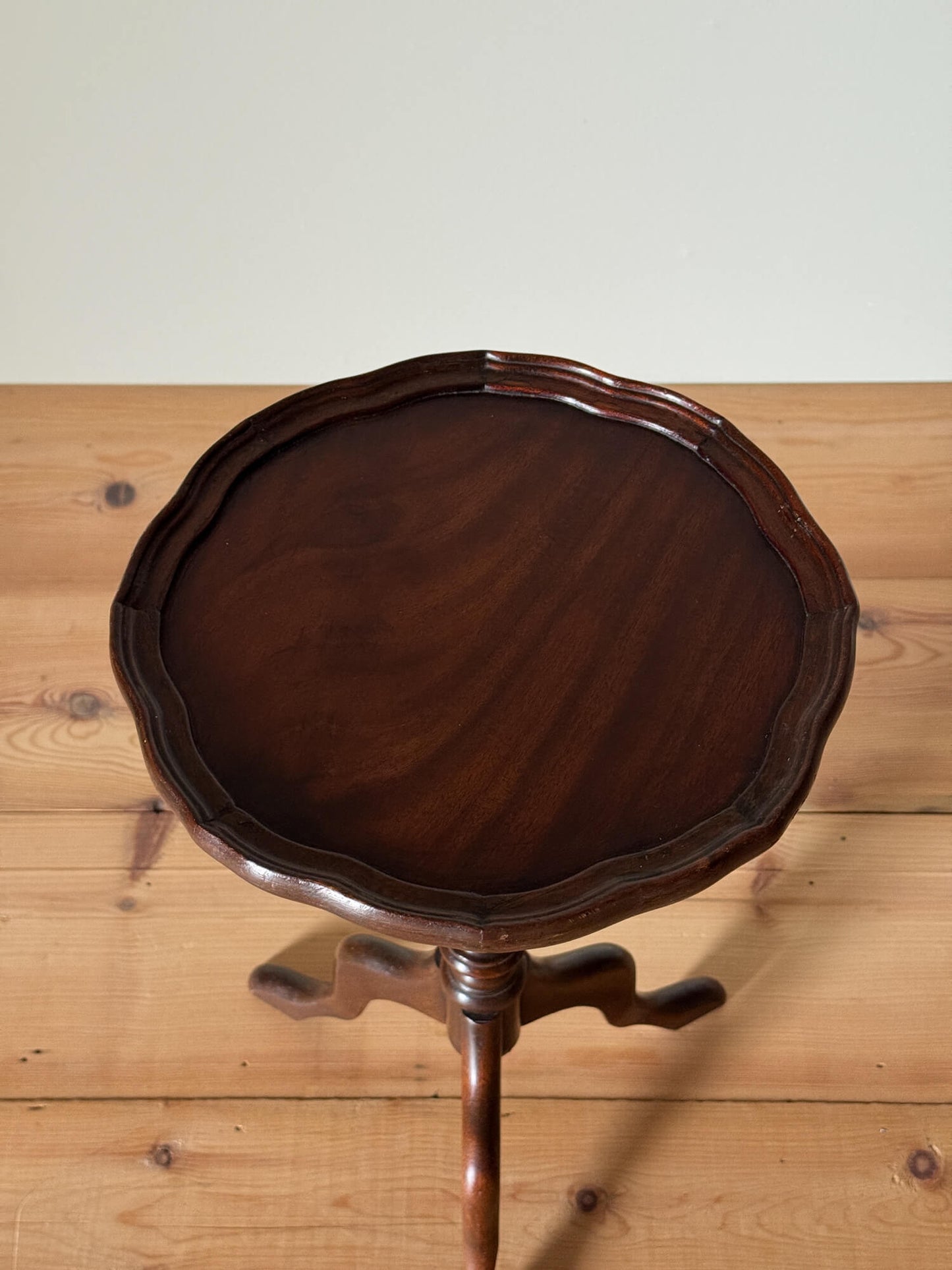 Vintage wine table with scalloped top