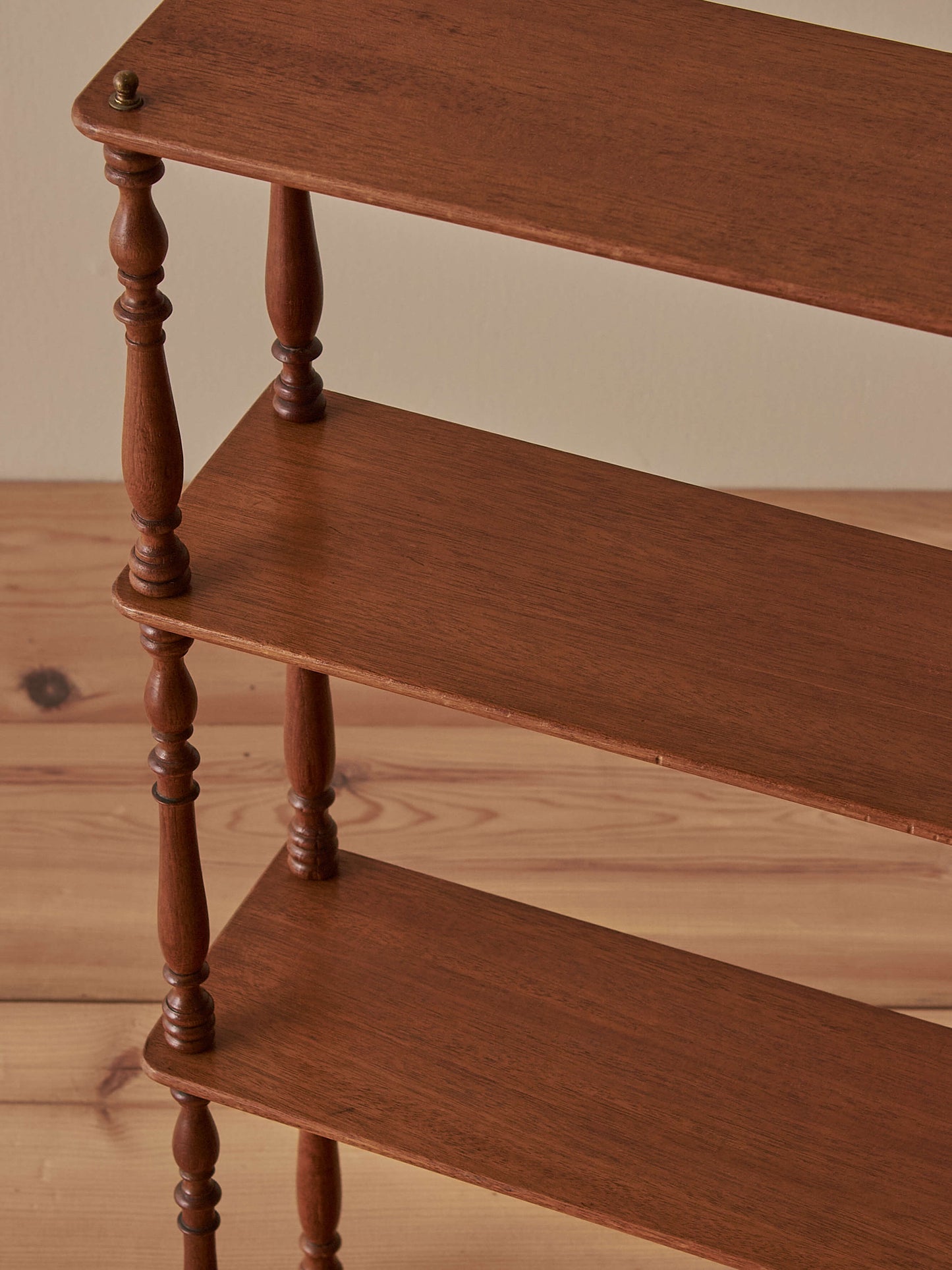 French mahogany wall-hanging shelf