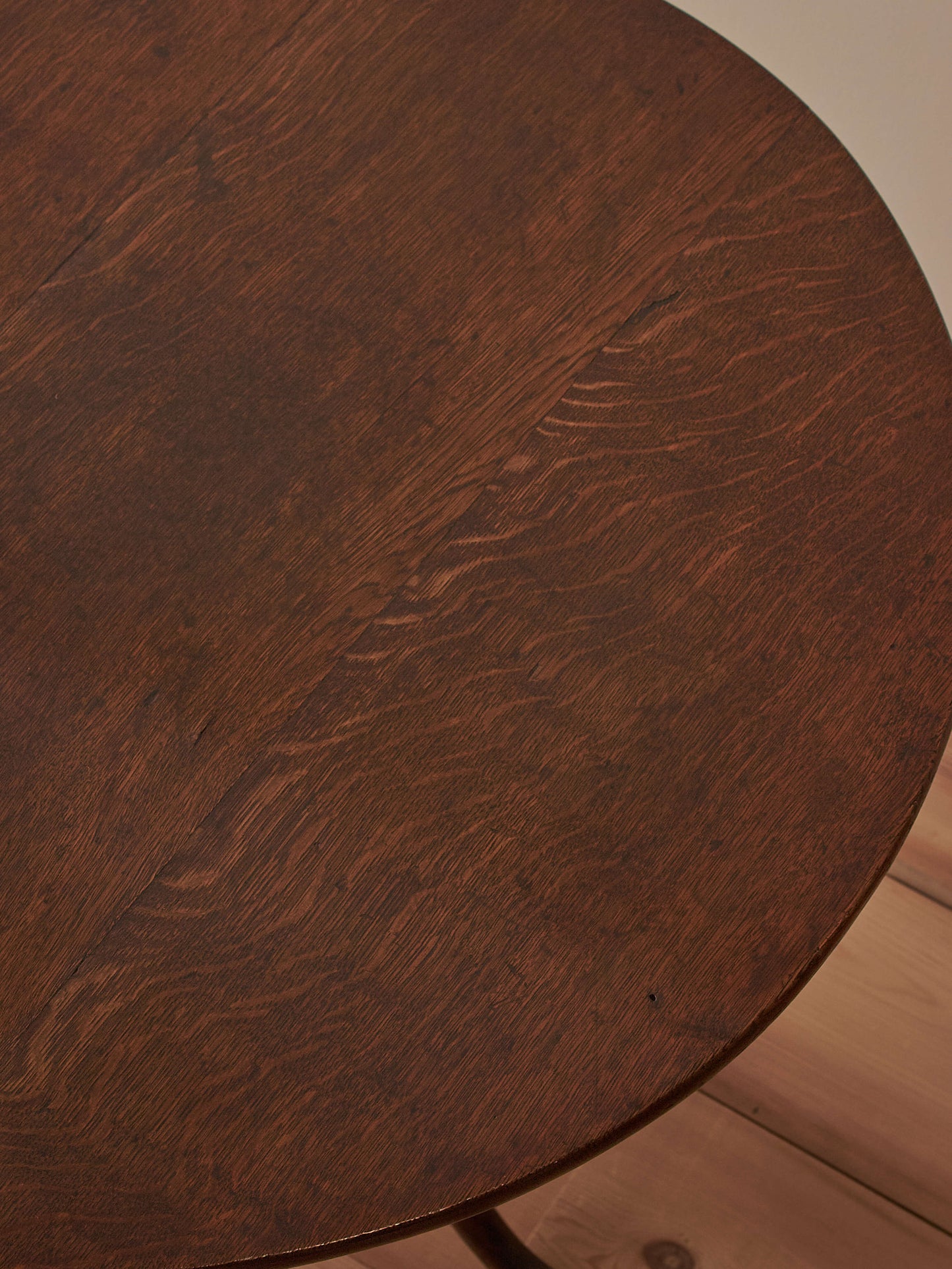 Georgian circular oak tilt-top table