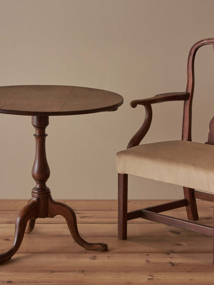 Georgian circular oak tilt-top table
