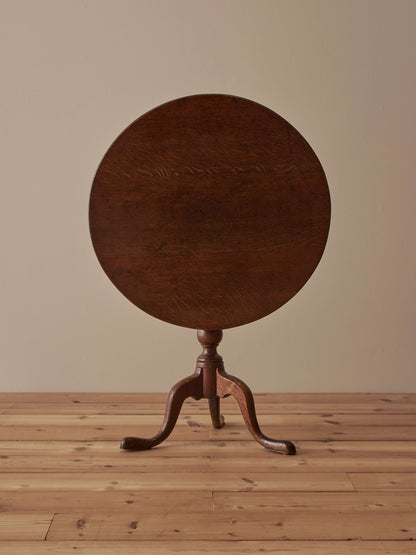 Georgian circular oak tilt-top table