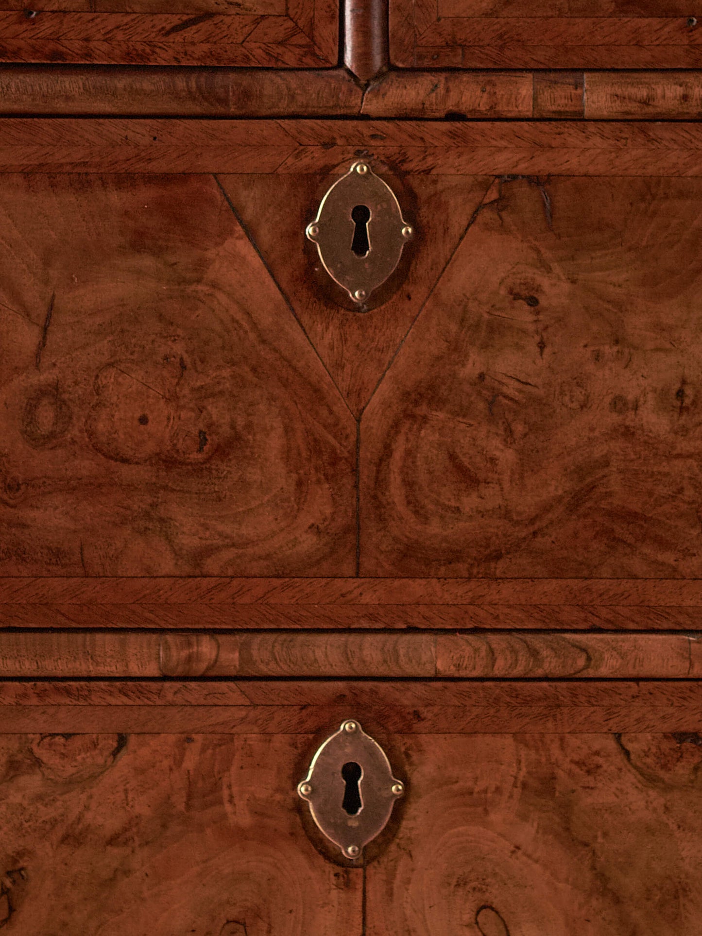 George I figured walnut chest of drawers