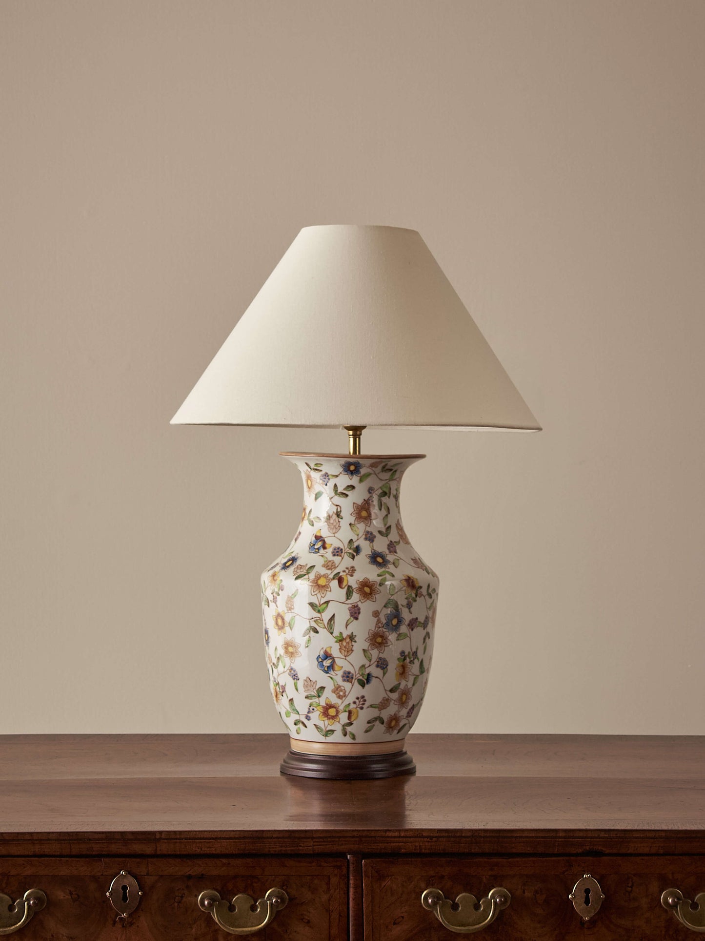 Vintage floral ceramic table lamp