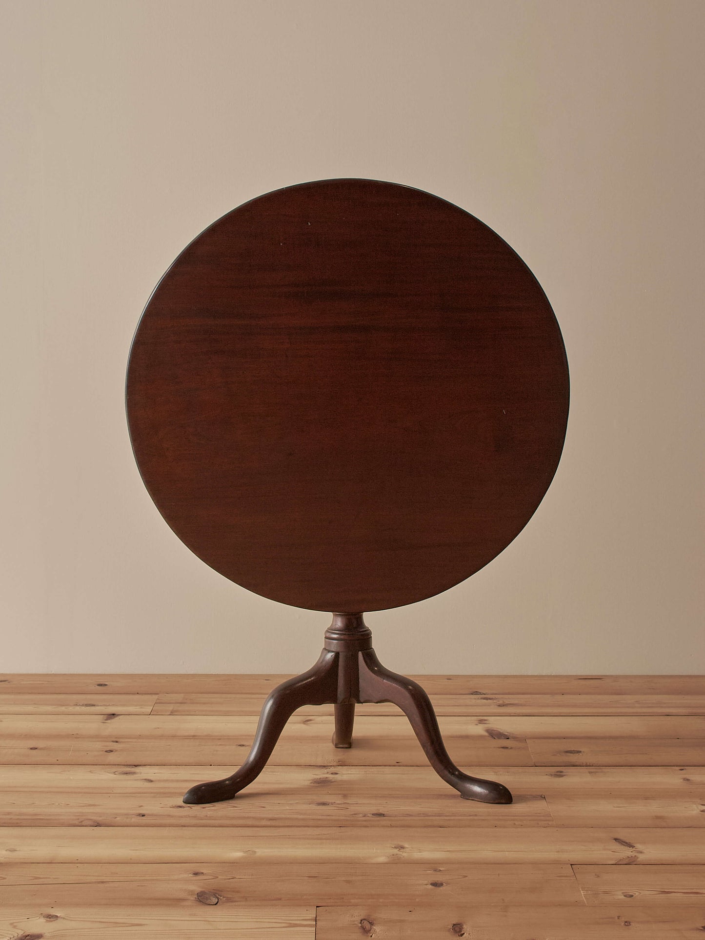 Antique Georgian mahogany tilt top table