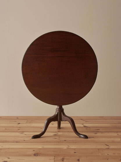 Antique Georgian mahogany tilt top table