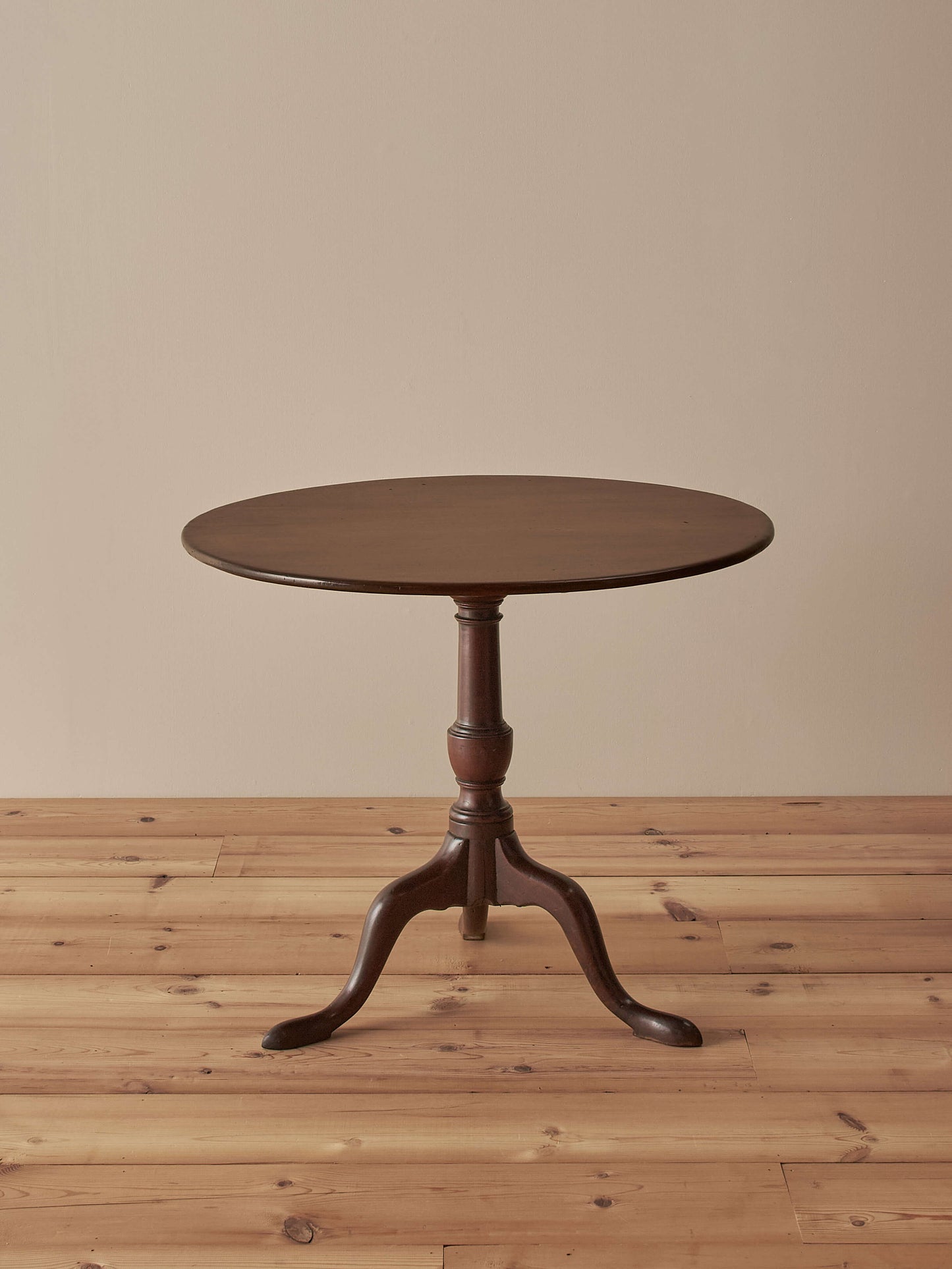 Antique Georgian mahogany tilt top table