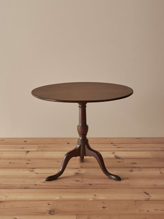 Antique Georgian mahogany tilt top table