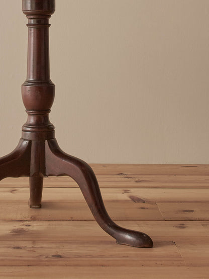 Antique Georgian mahogany tilt top table