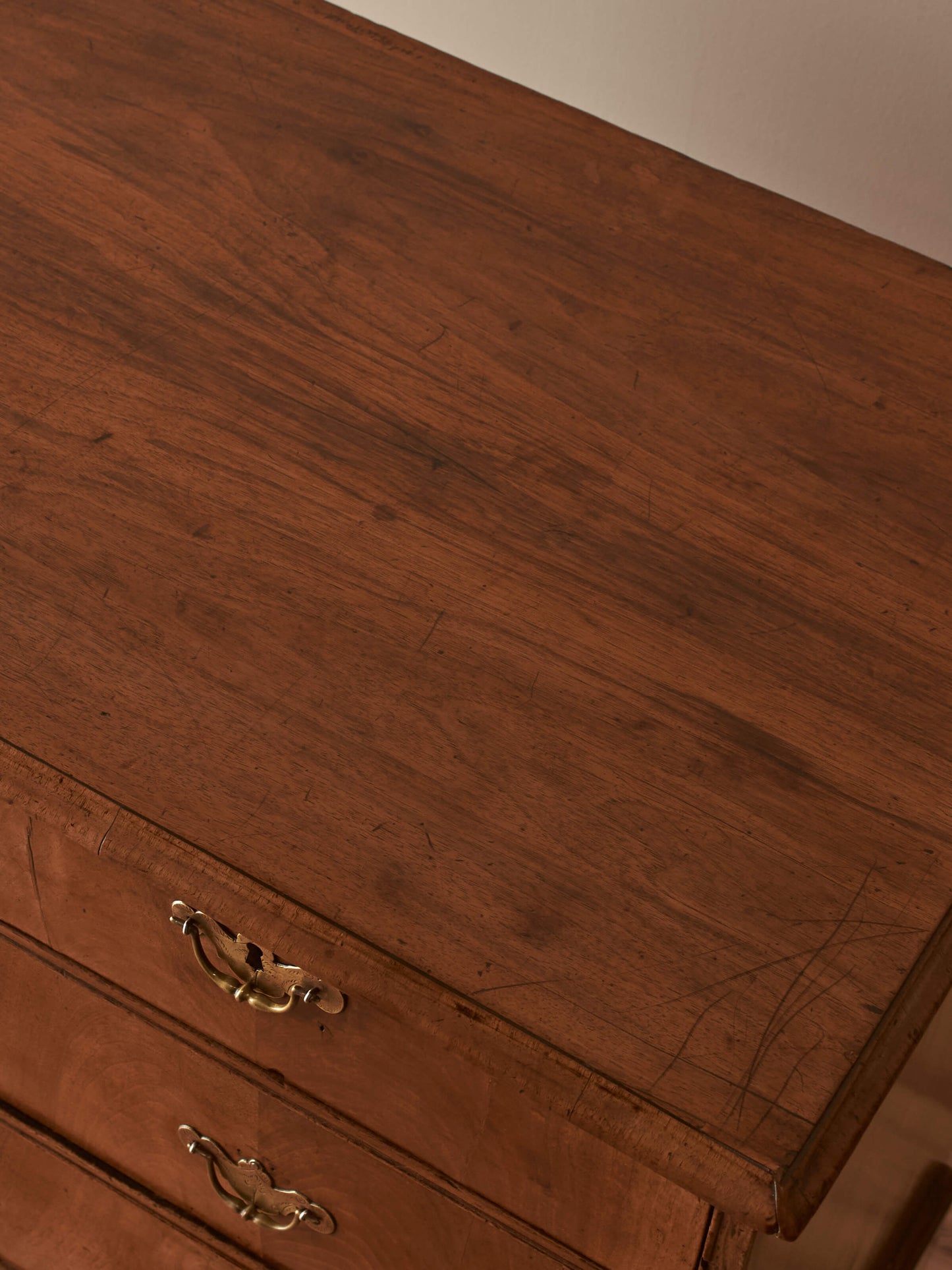 Georgian walnut chest of drawers raised on bracket feet