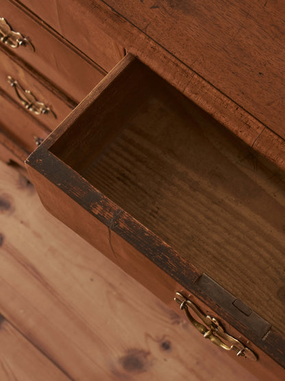 Georgian walnut chest of drawers raised on bracket feet