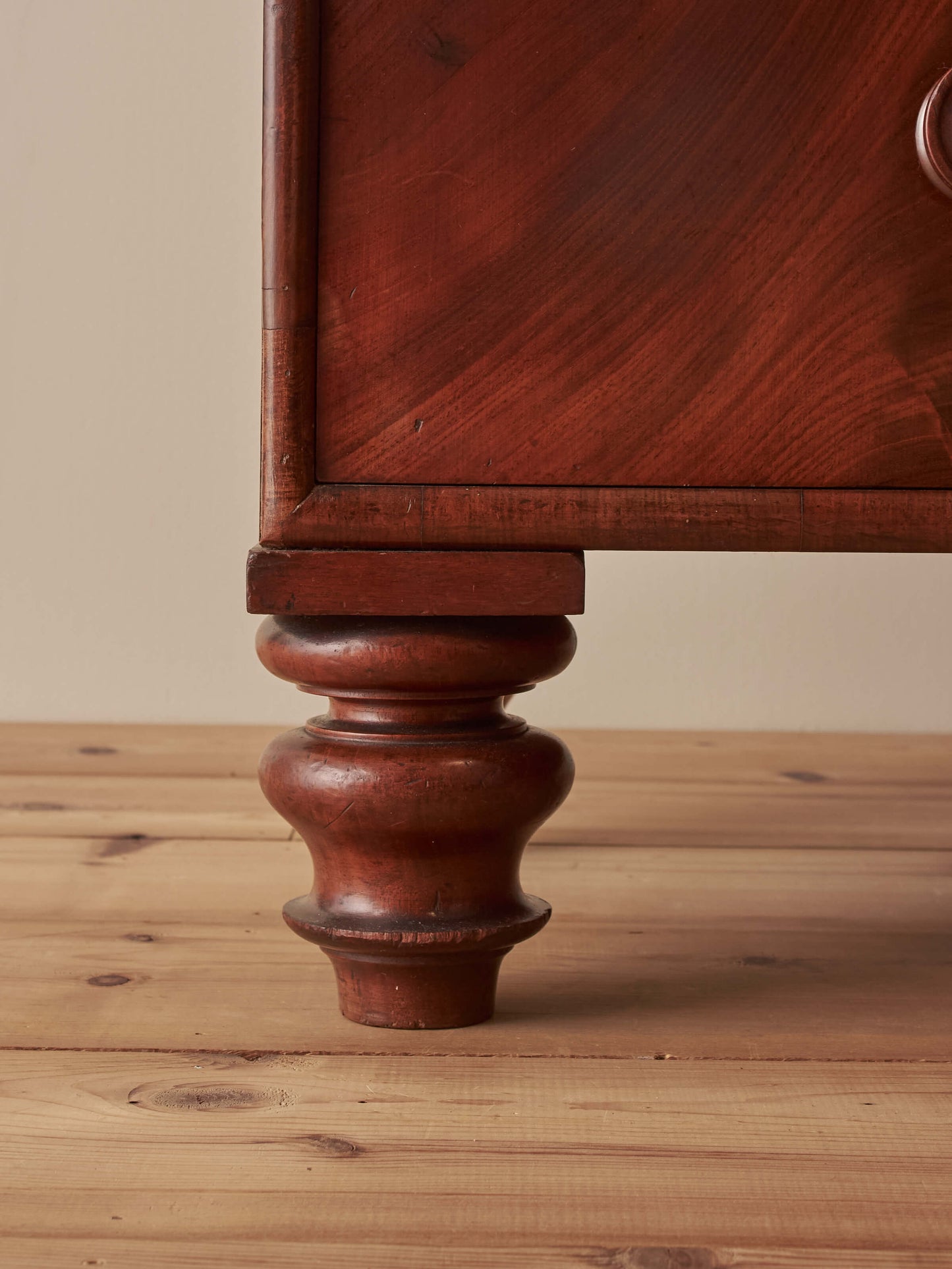 Victorian mahogany chest of drawers