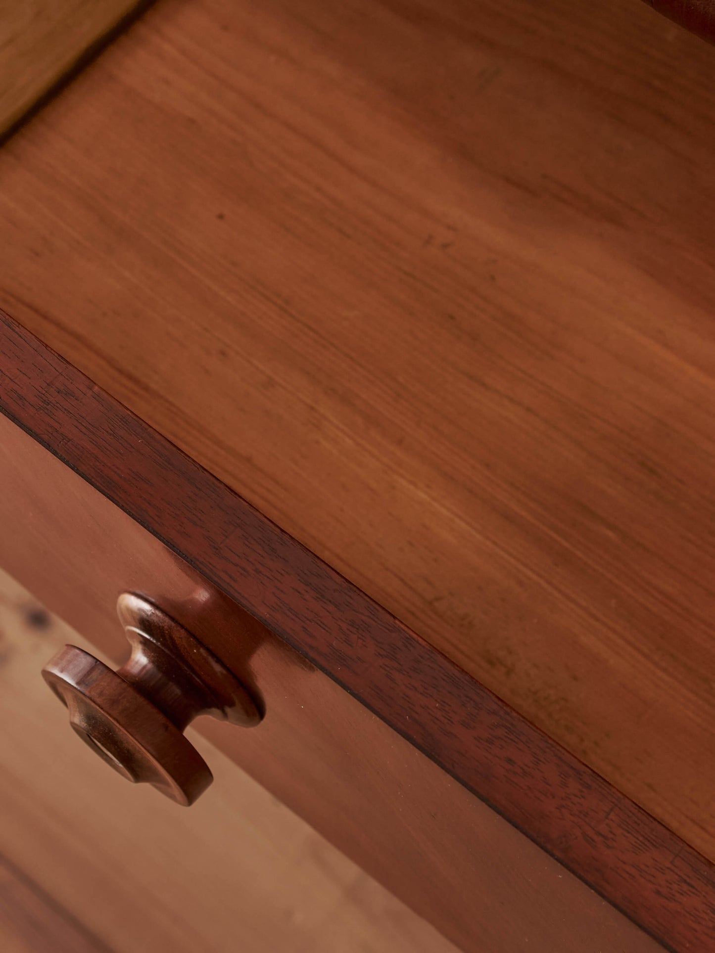 Victorian mahogany chest of drawers