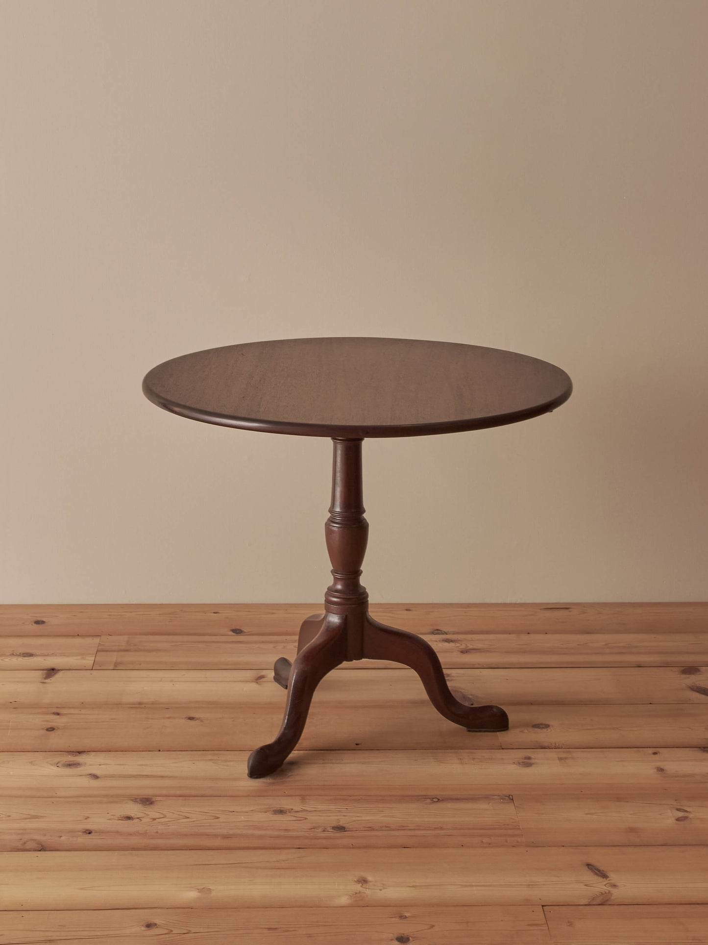 Georgian mahogany tilt-top circular table