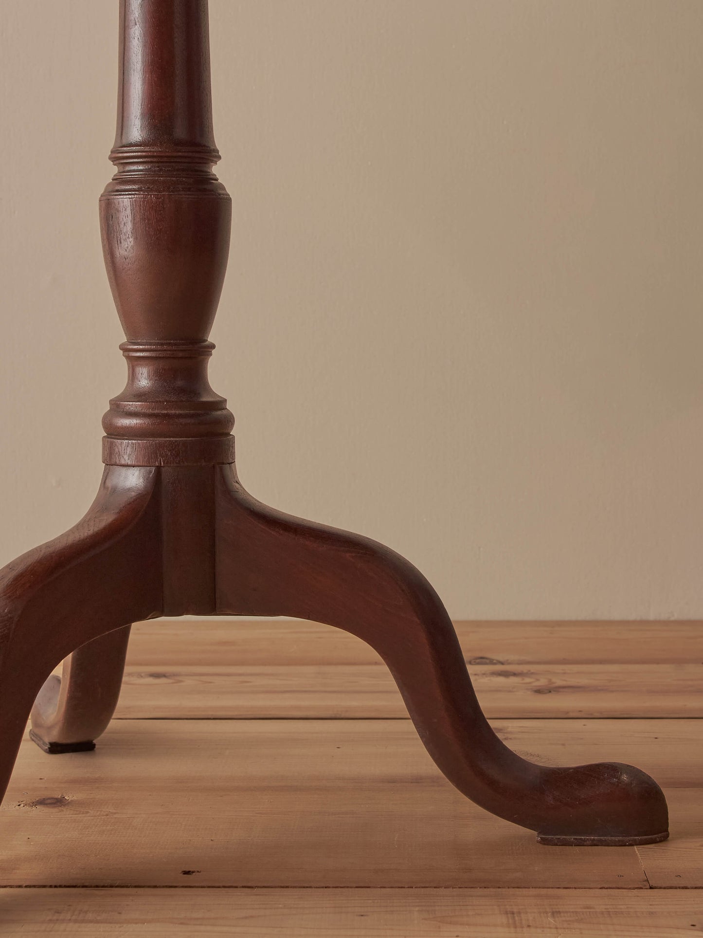 Georgian mahogany tilt-top circular table
