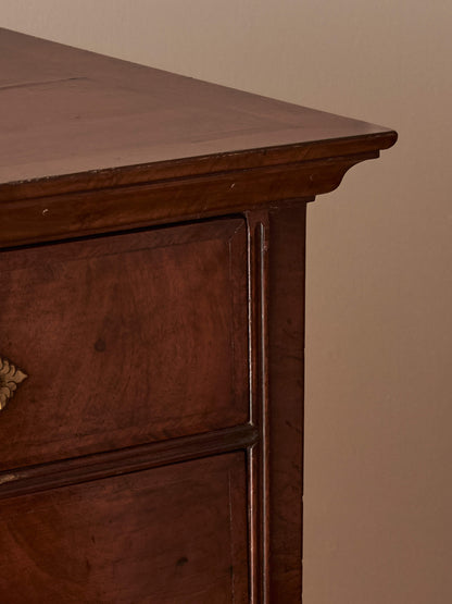 18th century walnut chest of drawers on bun feet