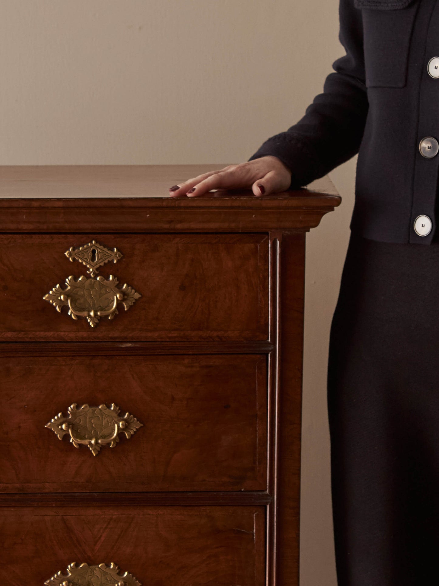 18th century walnut chest of drawers on bun feet