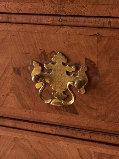 George II walnut crossbanded chest of drawers