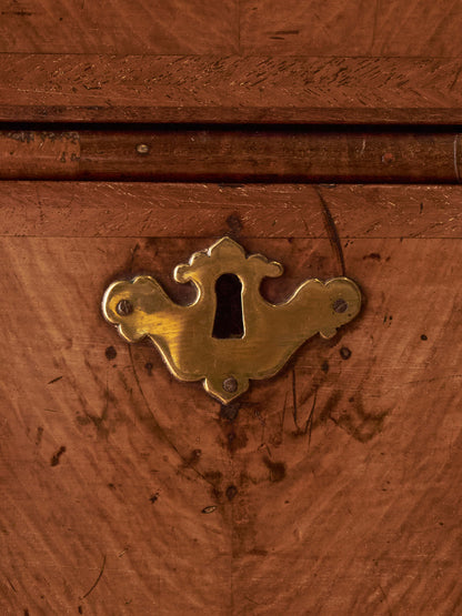 George II walnut crossbanded chest of drawers