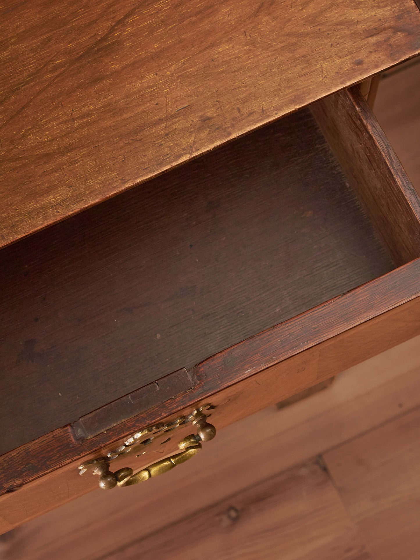George II walnut crossbanded chest of drawers