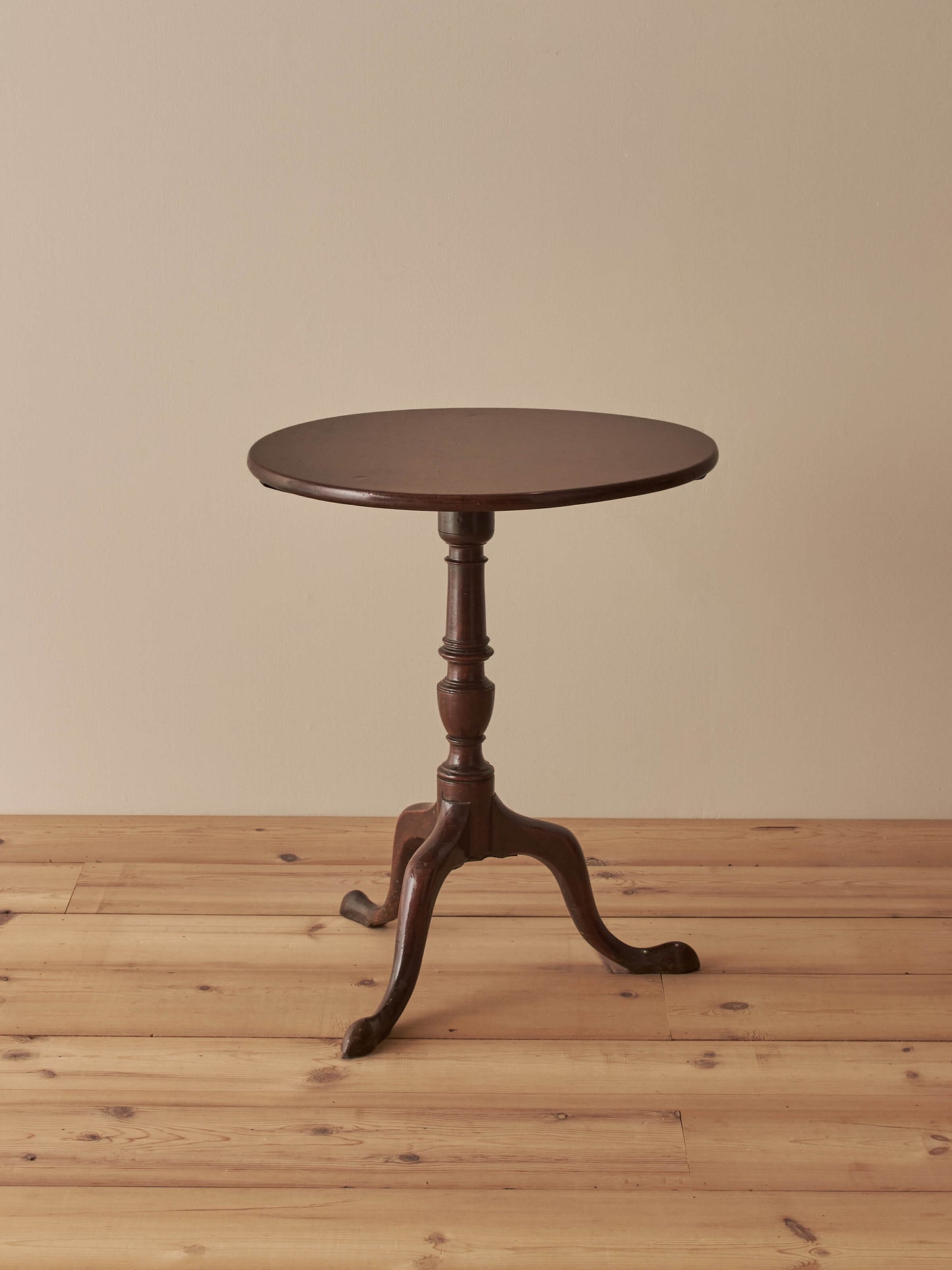 Georgian mahogany circular tilt-top table