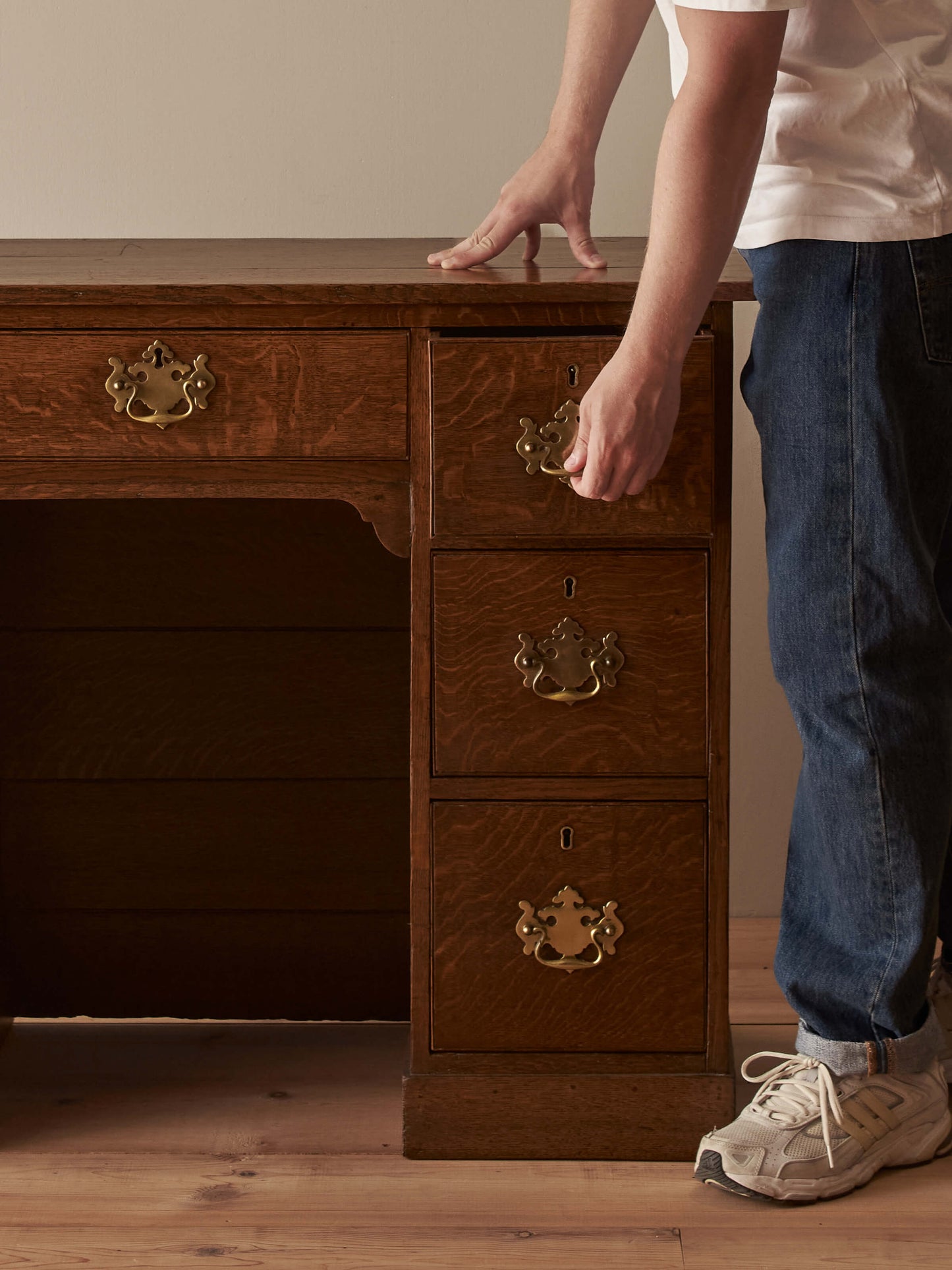 Georgian oak pedestal desk