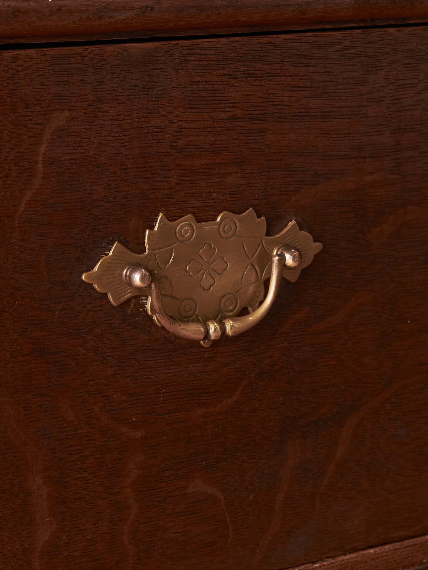 Georgian oak chest of drawers on bun feet
