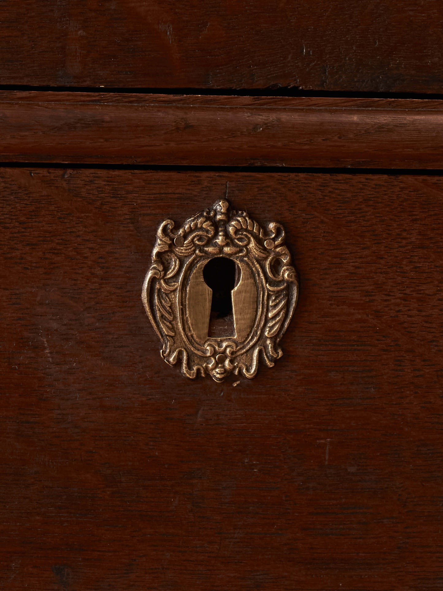 Georgian oak chest of drawers on bun feet