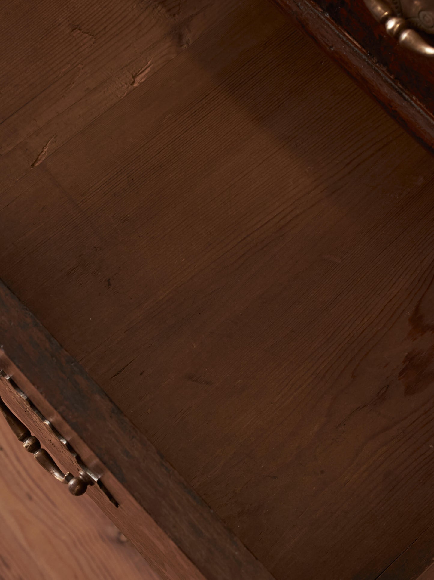 Georgian oak chest of drawers on bun feet