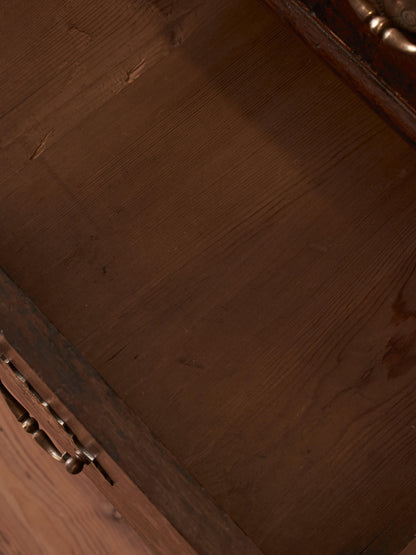 Georgian oak chest of drawers on bun feet