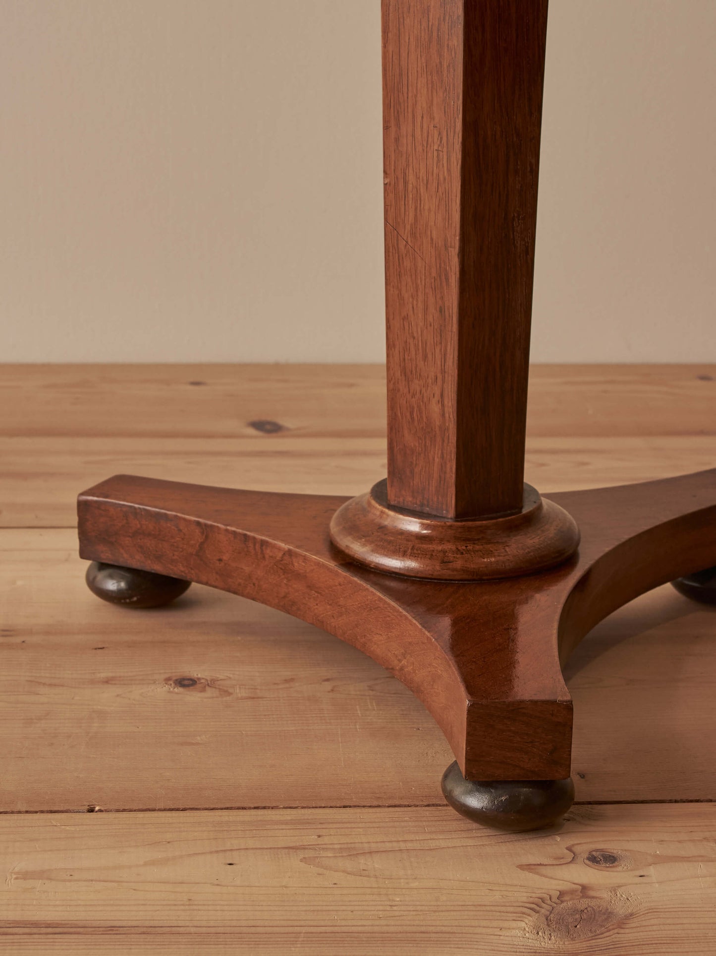 Regency rosewood pedestal table on bun feet