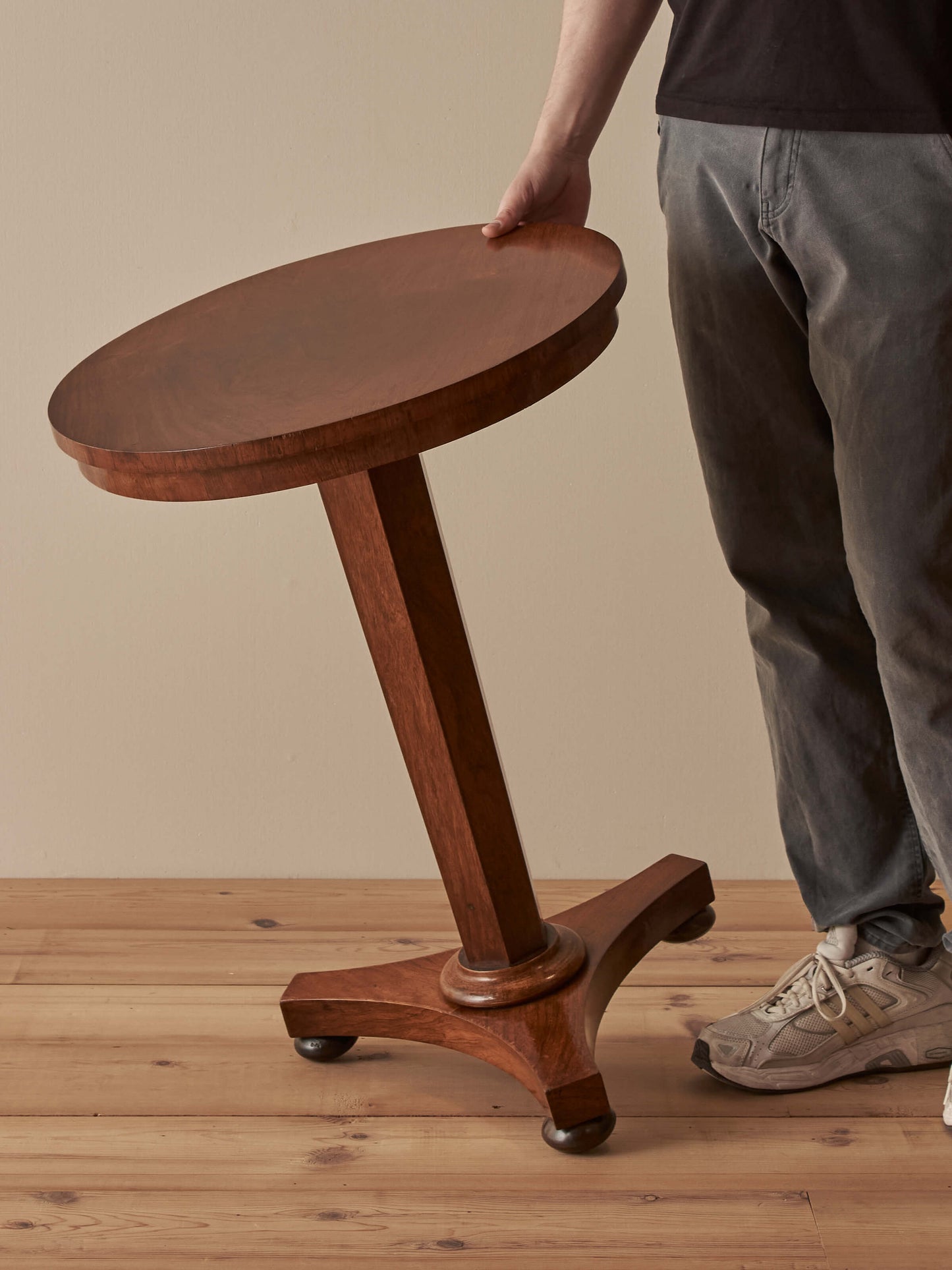 Regency rosewood pedestal table on bun feet