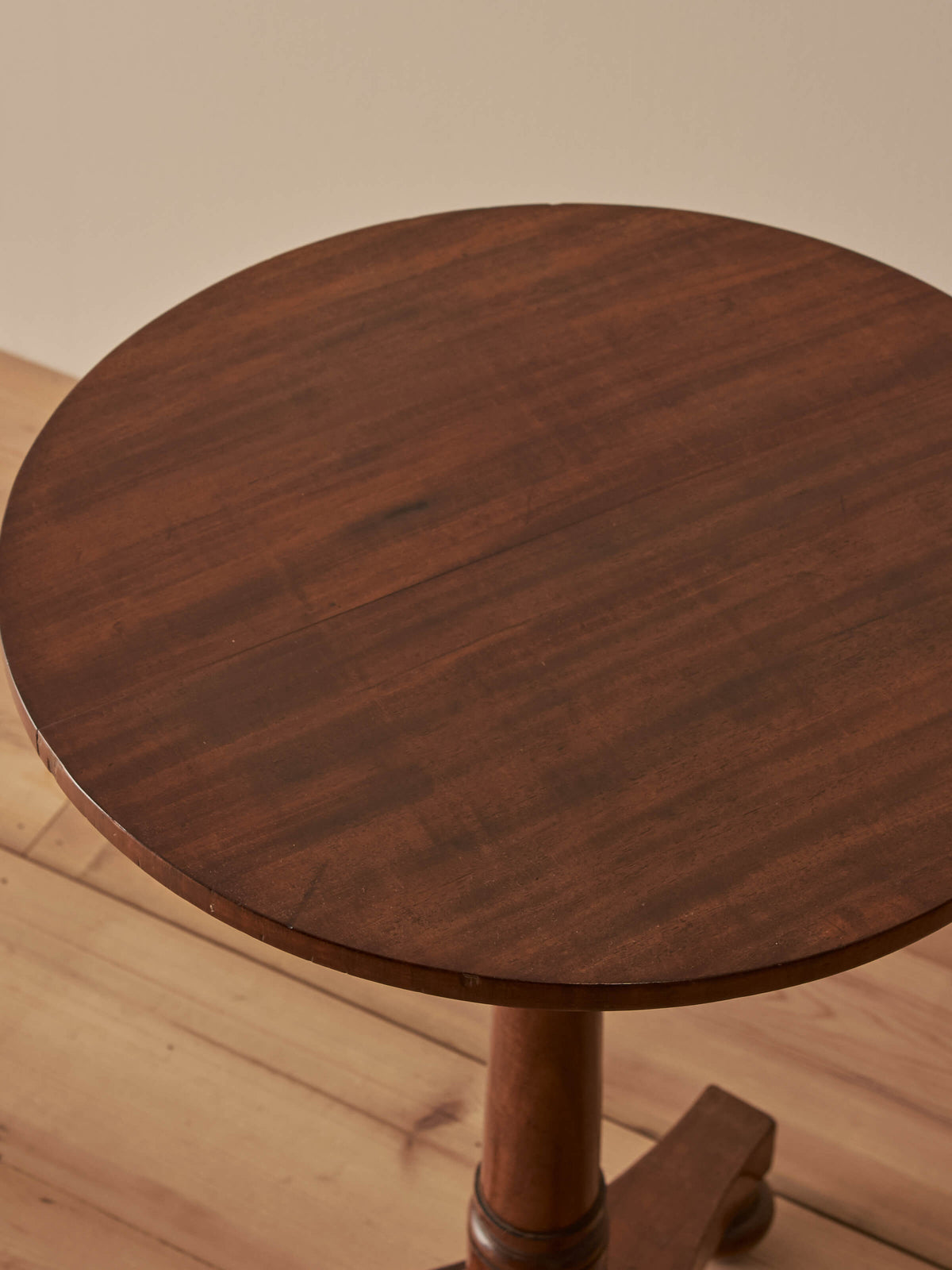 Victorian mahogany circular pedestal table