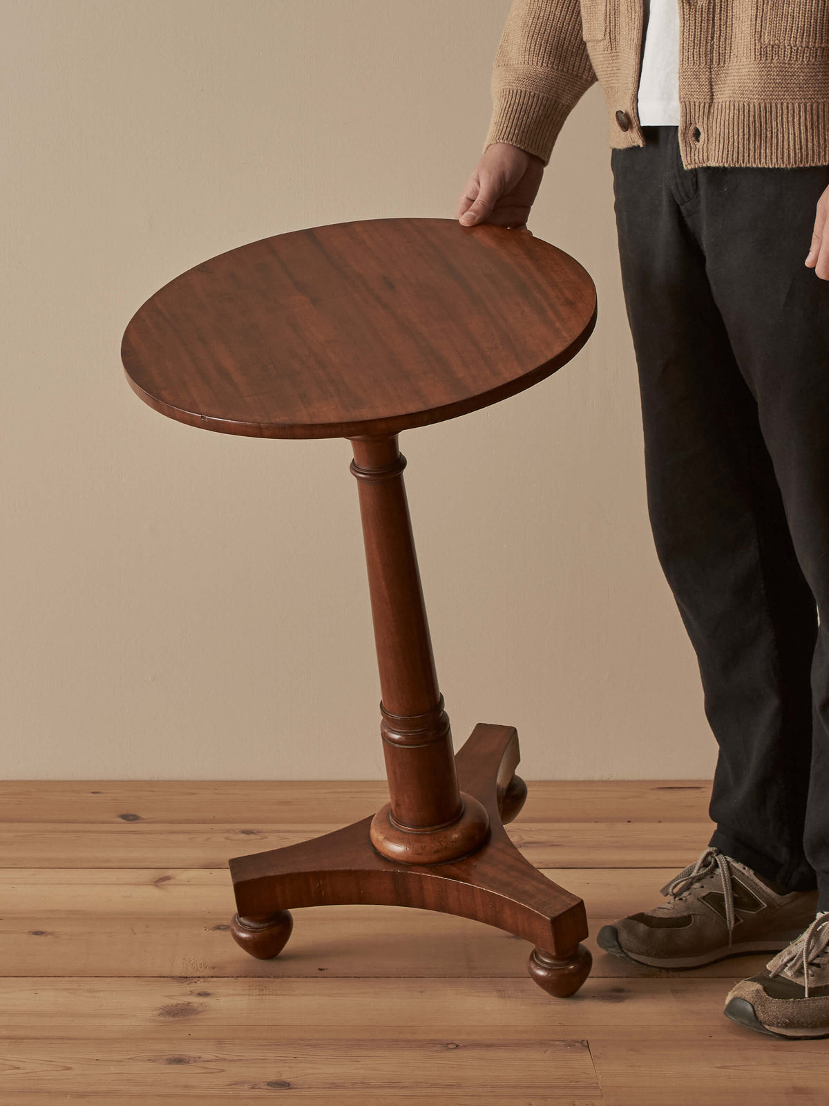 Victorian mahogany circular pedestal table