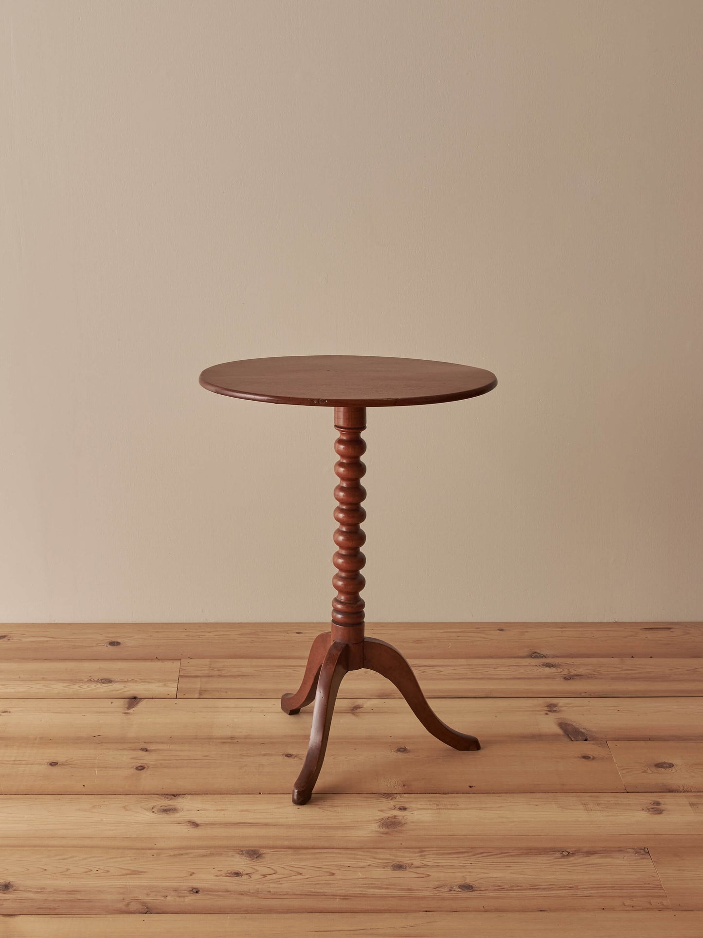 Victorian mahogany oval bobbin tilt-top table