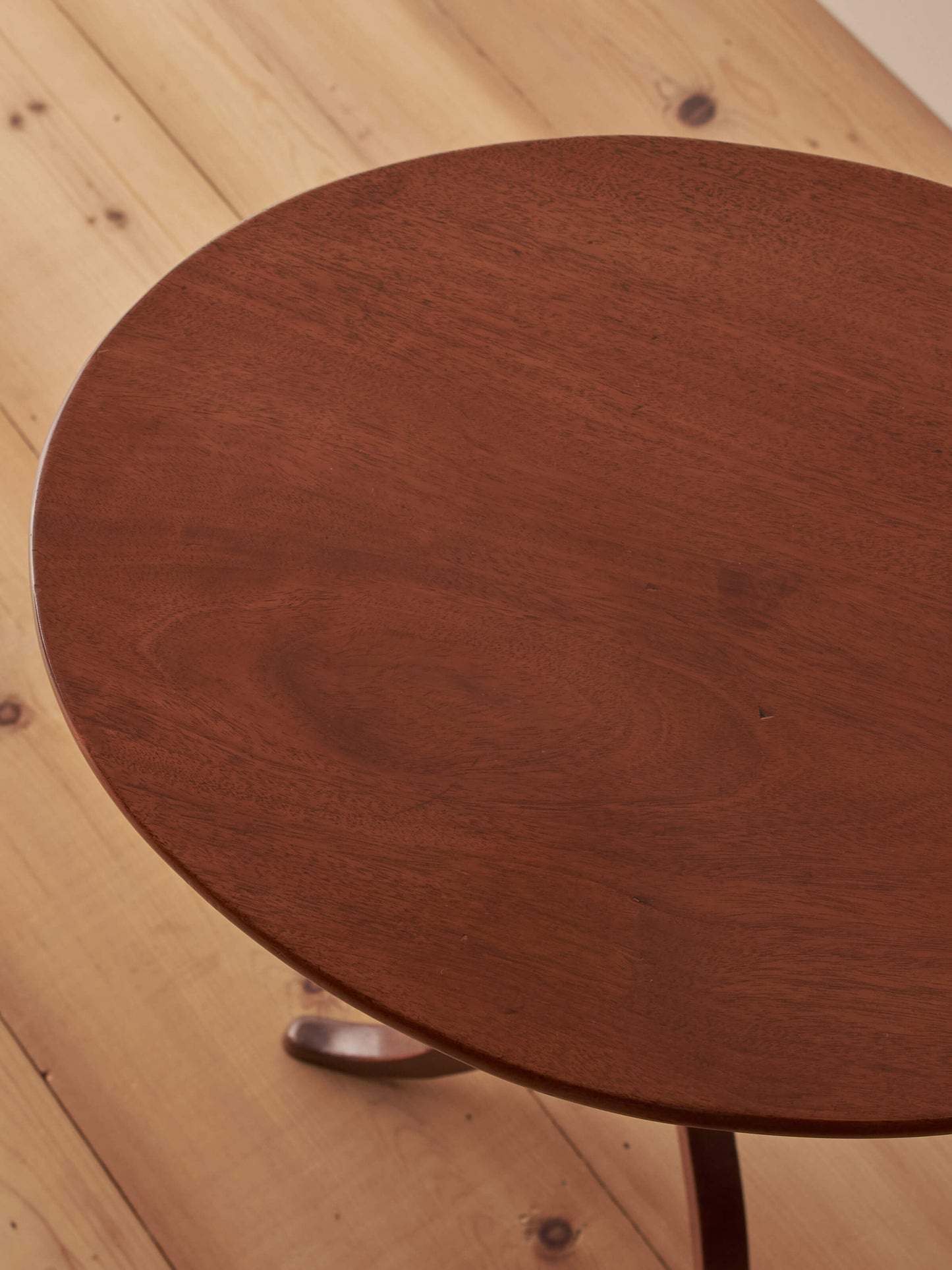Victorian mahogany oval bobbin tilt-top table