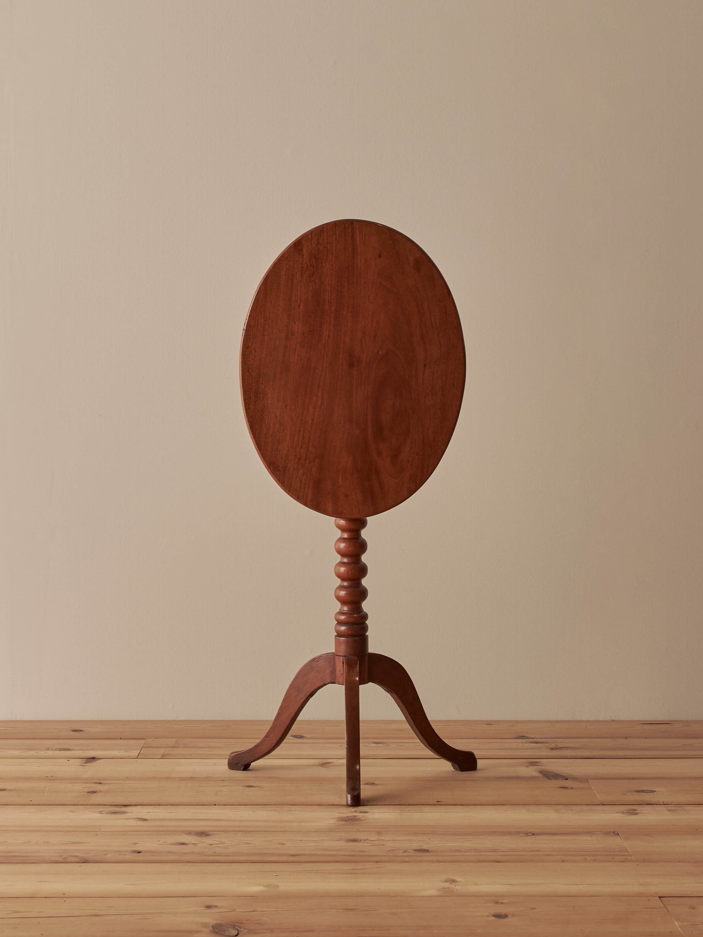Victorian mahogany oval bobbin tilt-top table