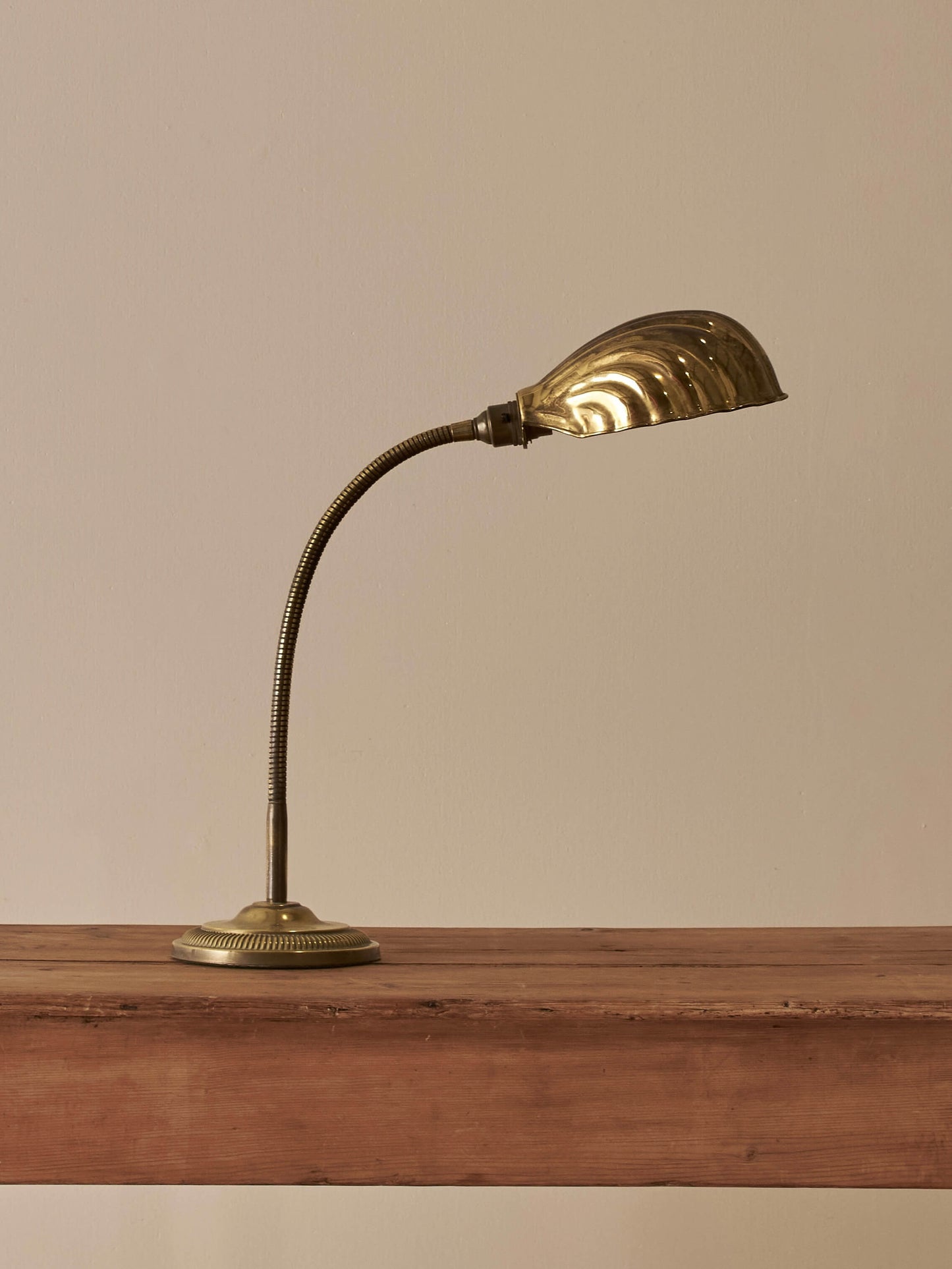 Vintage brass clam table lamp