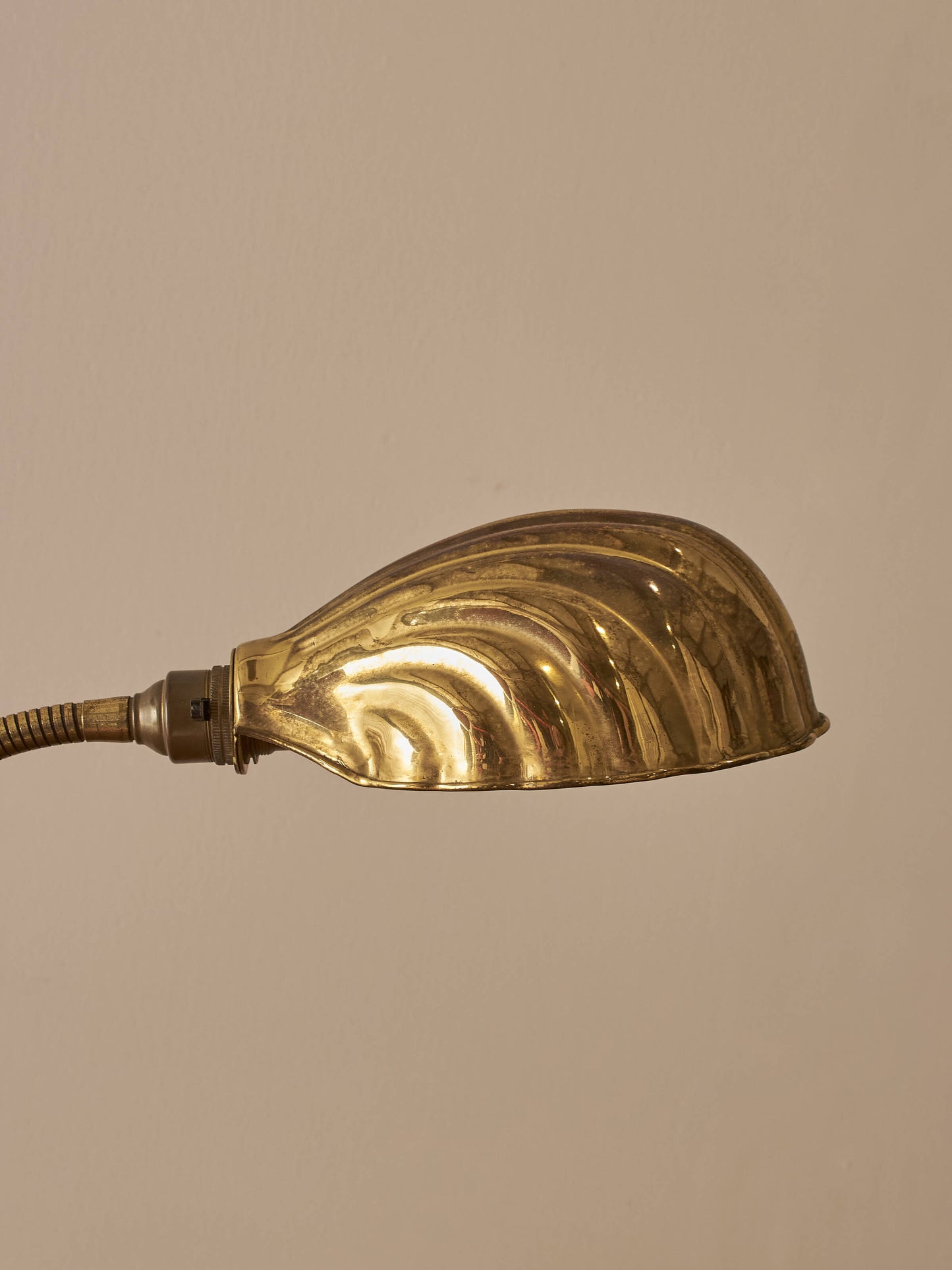 Vintage brass clam table lamp