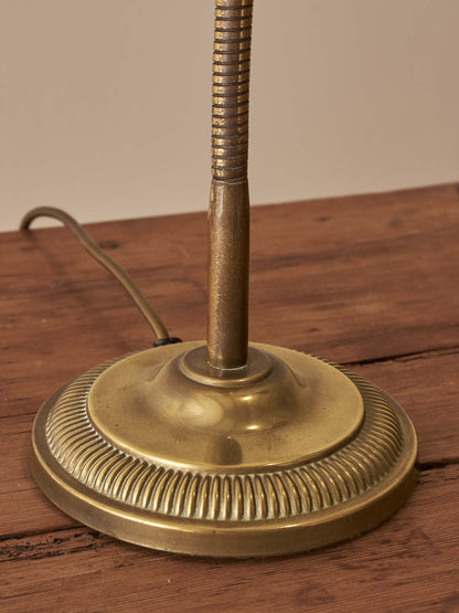 Vintage brass clam table lamp