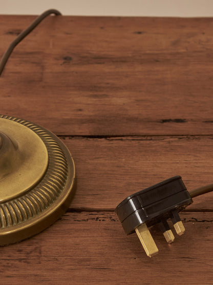Vintage brass clam table lamp