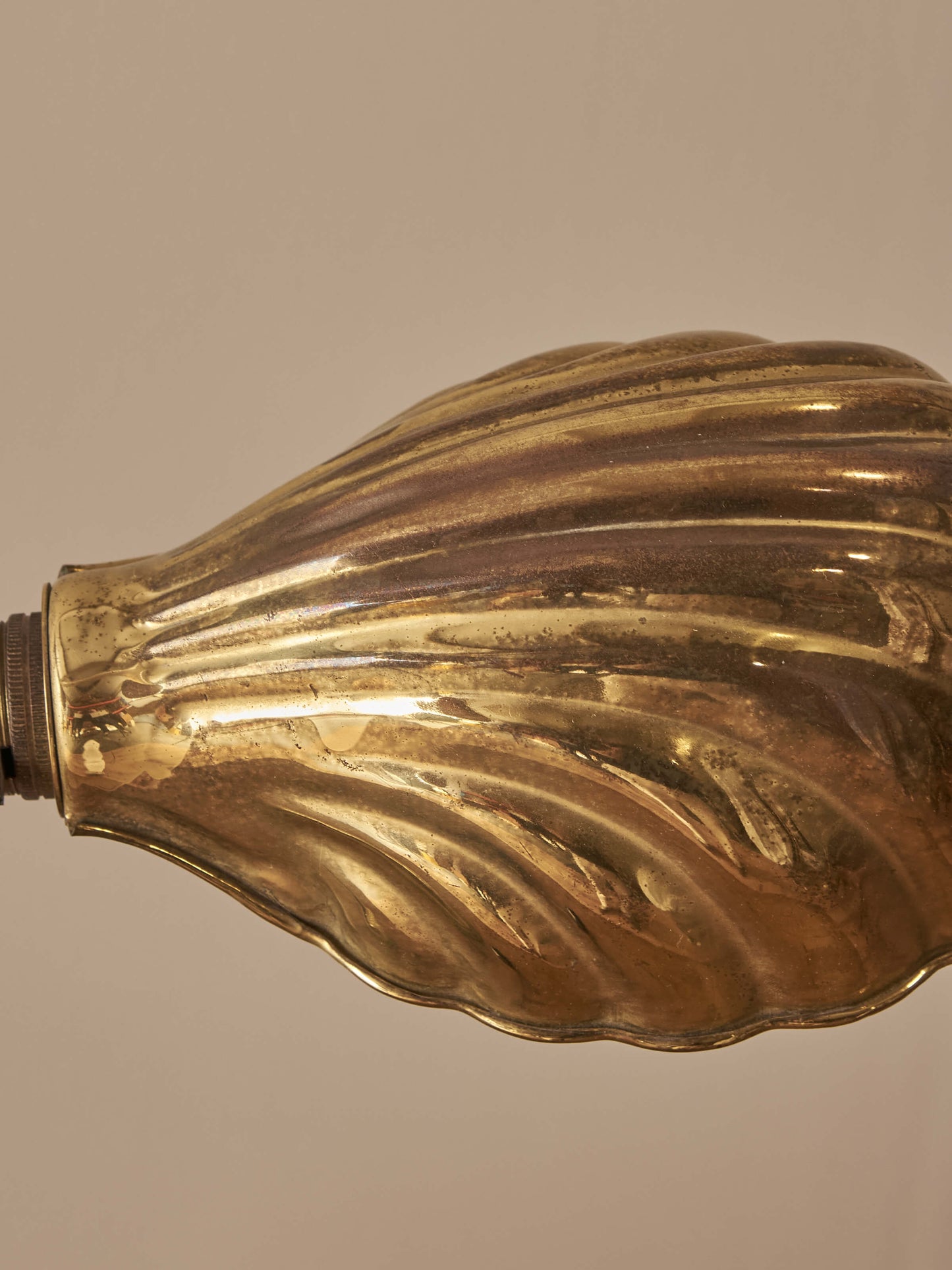 Vintage brass clam table lamp