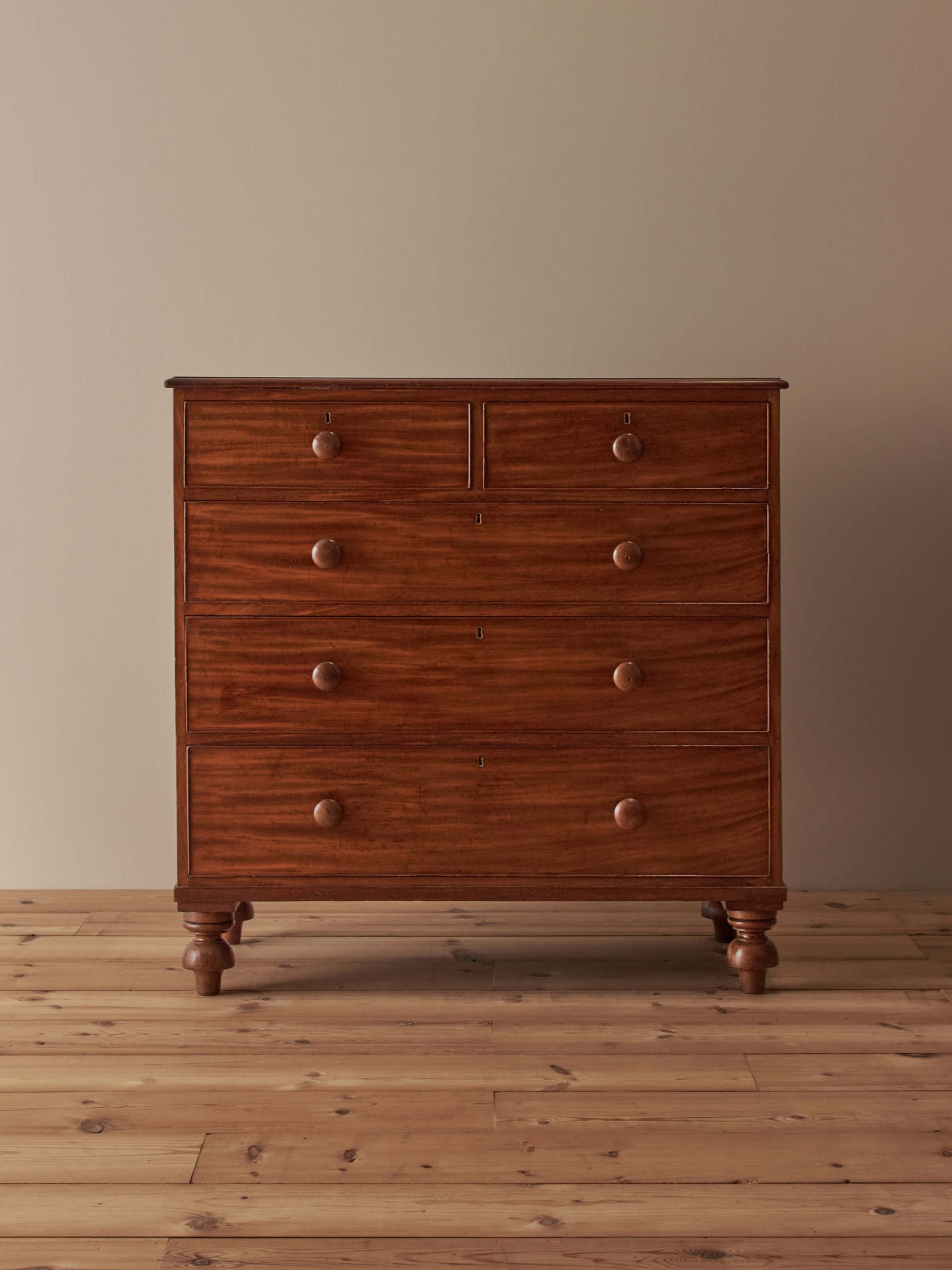 Early Victorian mahogany chest of drawers
