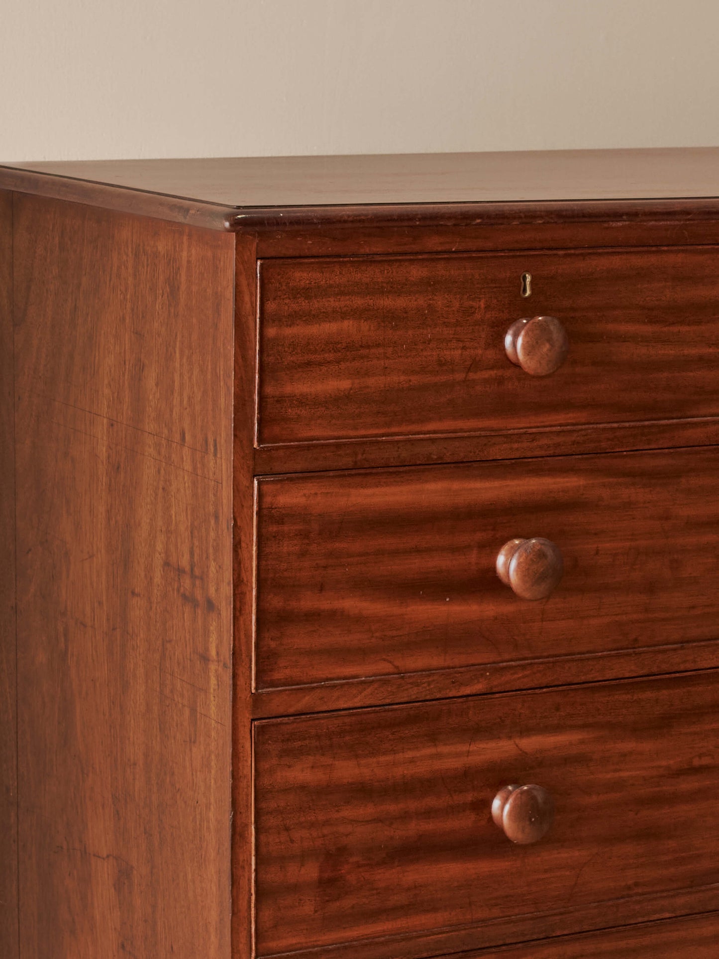 Early Victorian mahogany chest of drawers