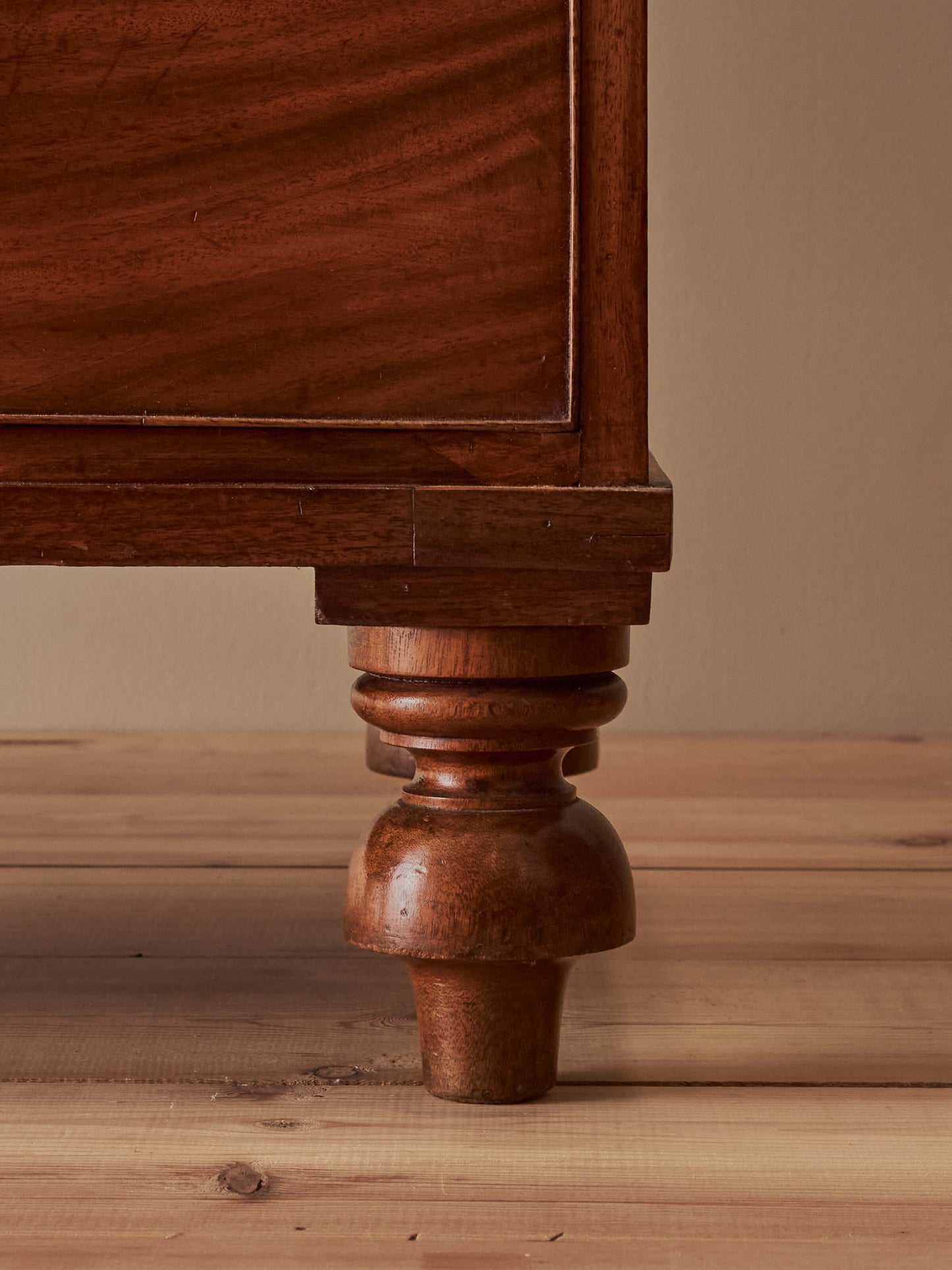 Early Victorian mahogany chest of drawers
