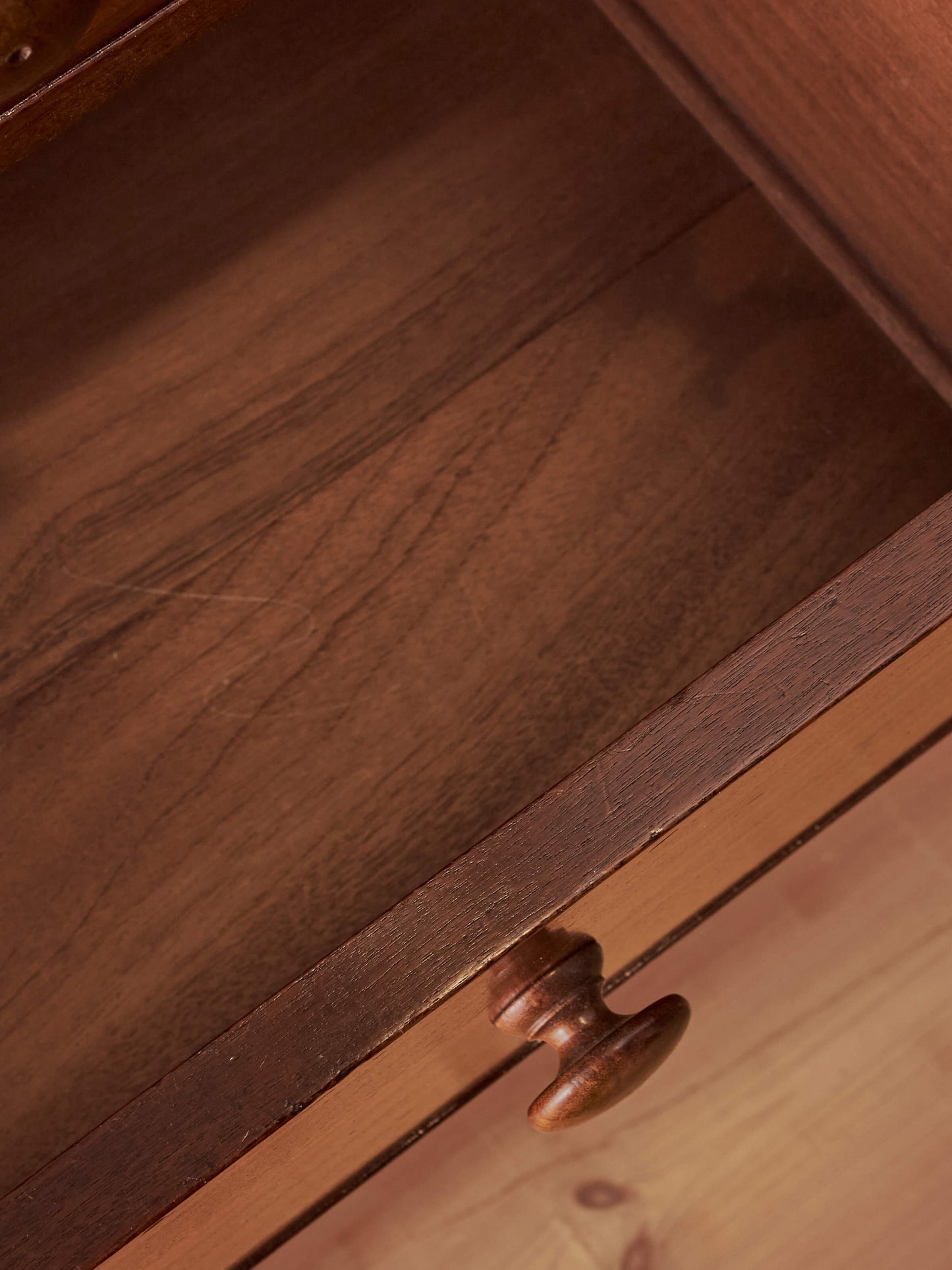 Early Victorian mahogany chest of drawers