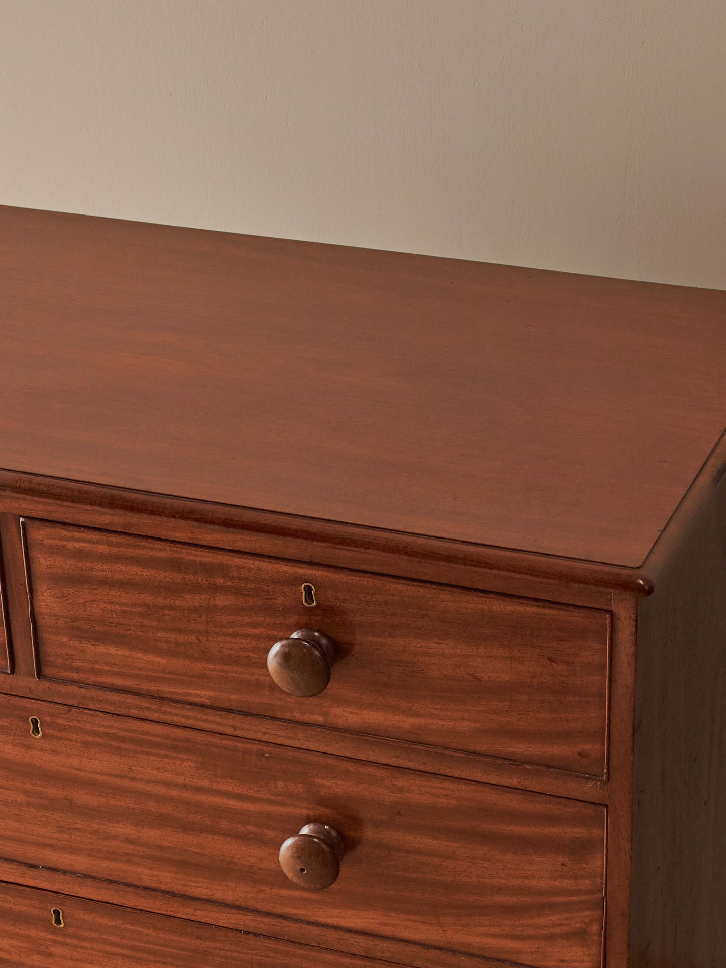 Early Victorian mahogany chest of drawers