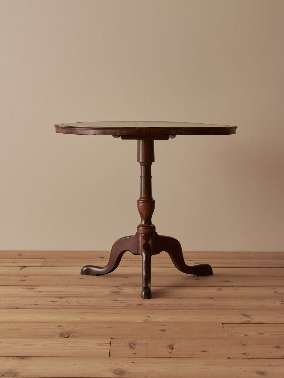 19th-century mahogany circular tilt-top side table