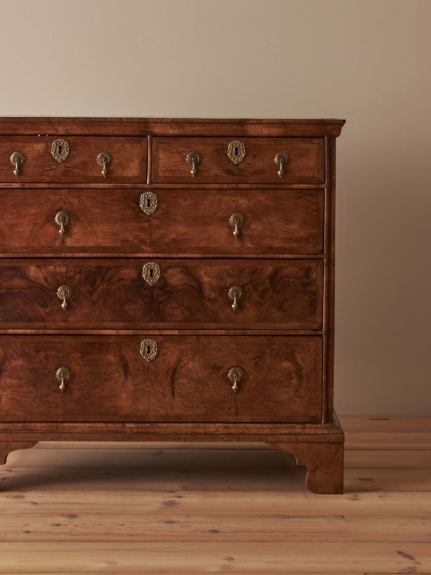 Georgian walnut feather-banded chest of drawers
