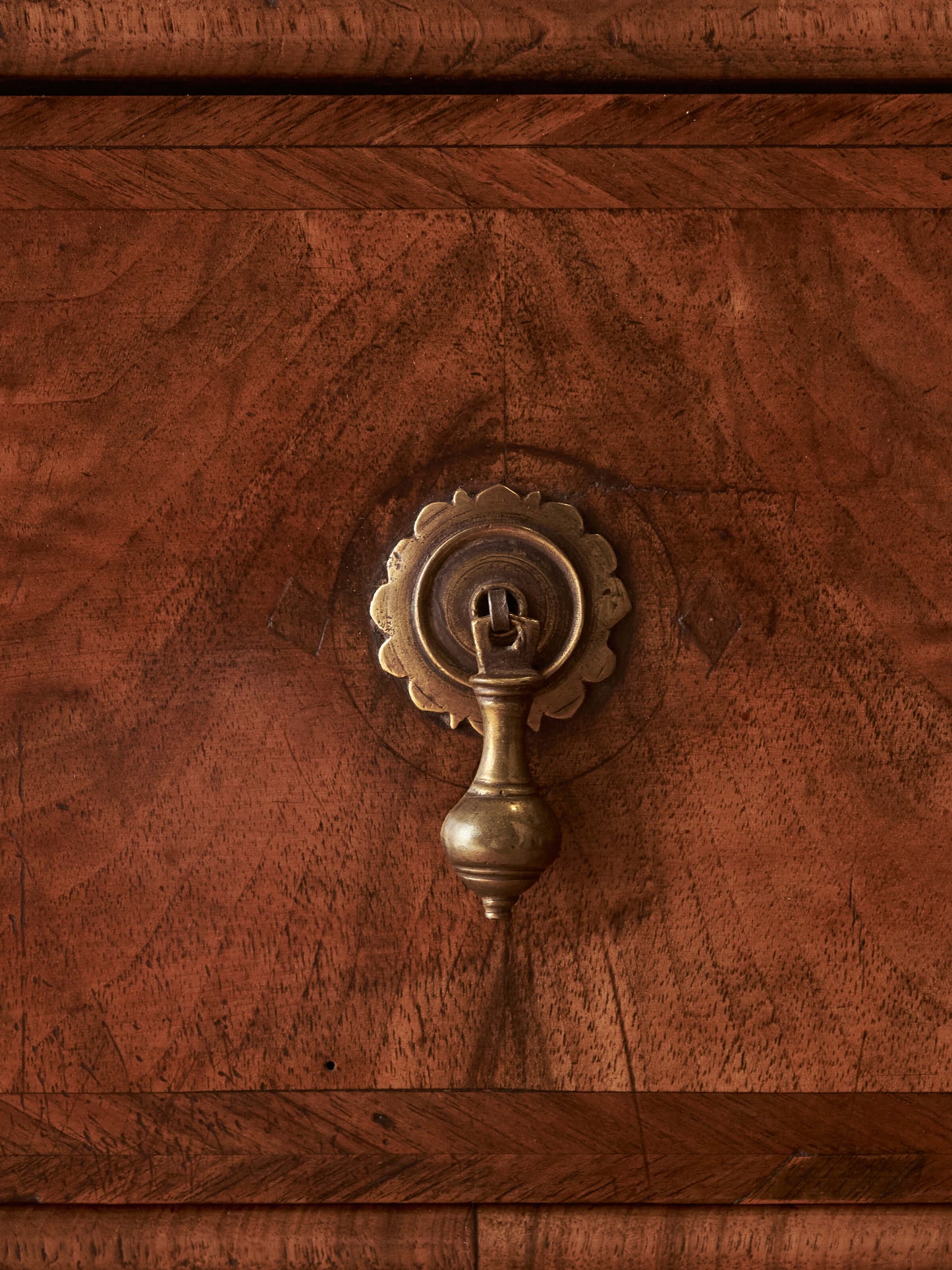Georgian walnut feather-banded chest of drawers